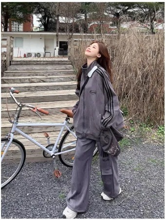 オールインワンセットアップセットアップゆったりサイズワイドシルエットリラックストラック 2024 セットアップフルパーカーラウンドヘムルーズ 春秋 2点セット トップス サイド上下ボトムス ストレ