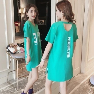 新商品は超人気のネット紅小Vネック半袖の中の長いTシャツのスカートの女性純綿の大きいサイズの透かし編