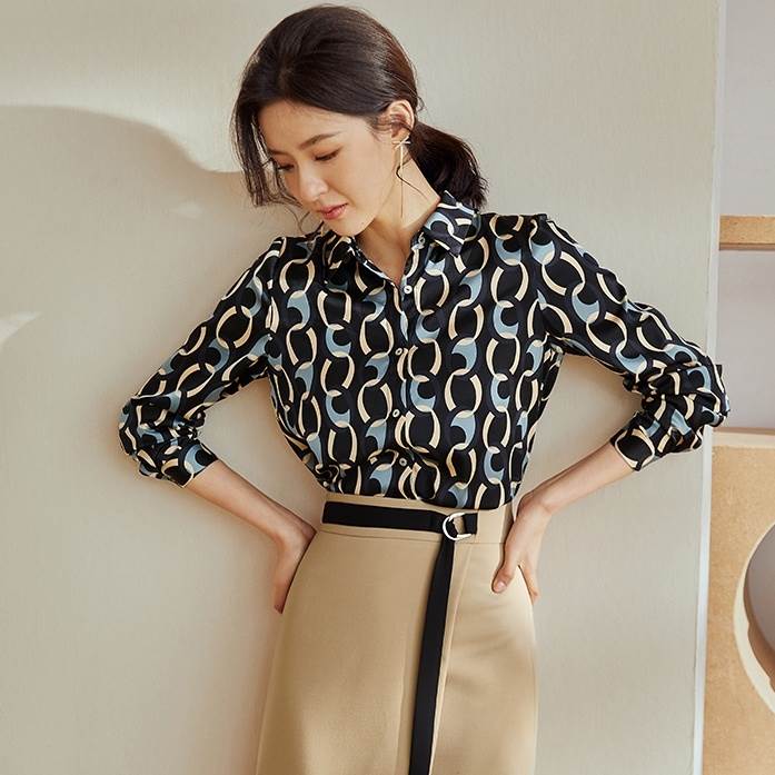 トップス ブラウス モノグラム レディース 個性的 長袖 前開き エレガント 上品 きれいめ お洒落 春 秋 冬 オールシーズン ストレート Iライン 体型カバー カジュアル こなれ感 シック モダン