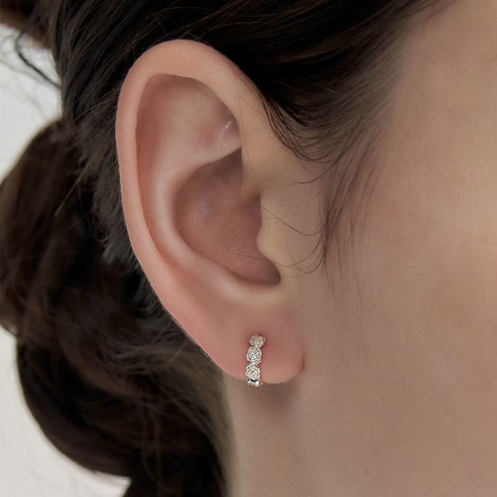 baby rose one-touch earring おしゃれ ピアス 韓国芸能人着用 韓国ファッション