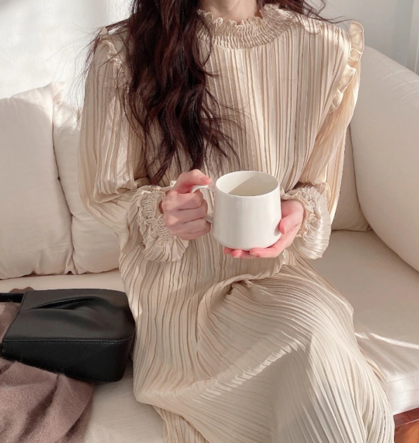 ワンピース ミモレ ミモレ丈 袖あり 長袖 ラウンドネック 襟なし ストレート プリーツ フリル 切り替えデザイン 伸縮性 薄手 かわいい 大人可愛い きれいめ シンプル カジュアル 大人 上品