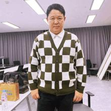 キム・グラソ・ジャンフンムン・セユンキム・テギュン様協賛 WKG Vネックキューブカーディガン