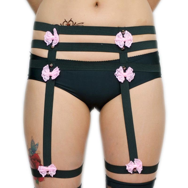 ピンクリボンガーターベルト 足 太もも アクセサリー ハーネス 伸縮 フリーサイズ 黒色 伸び縮み 装着簡単 コスプレ 仮装 ハロウィン ゴスロリ 女性 彼女 プレゼント mtr463