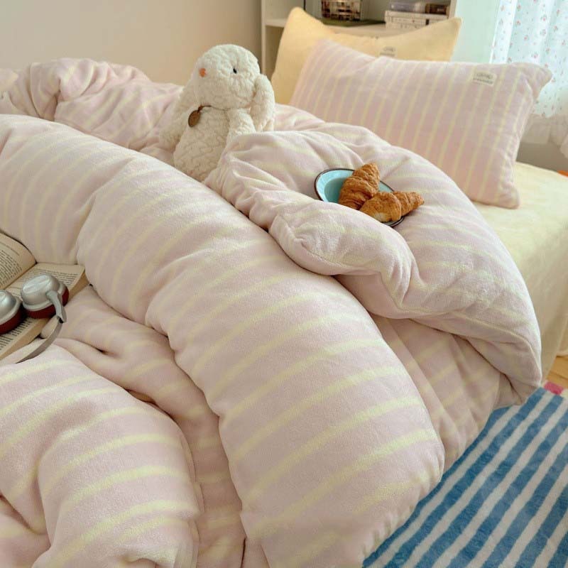 かわいい漫画ミルクフリース冬用寝具4点セット - 肌に優しく厚手で静電気防止フリース裏地両面
