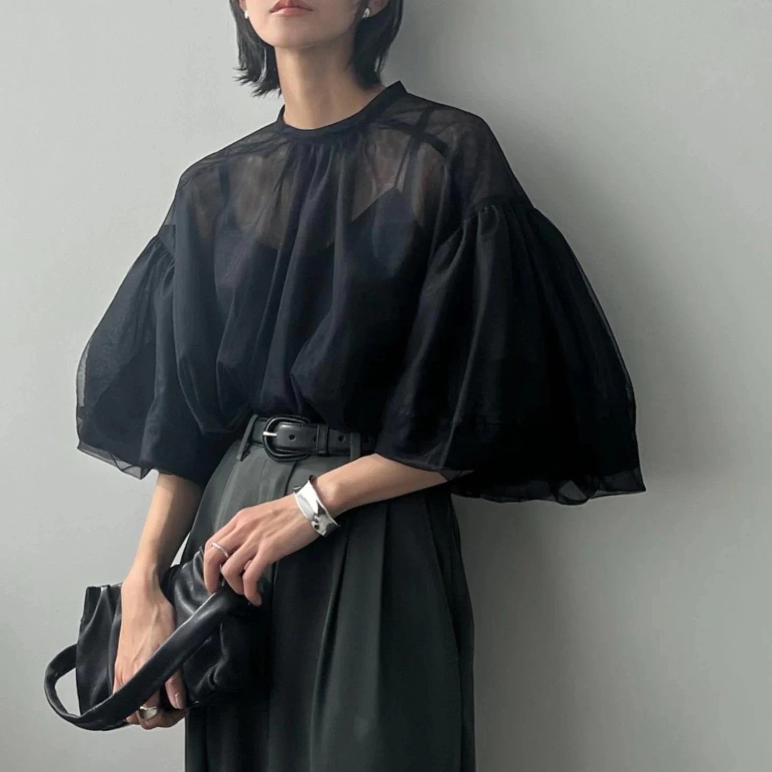 パフスリーブシアートップスボリュームスリーブ　シアートップス　シアーシャツ　レディース