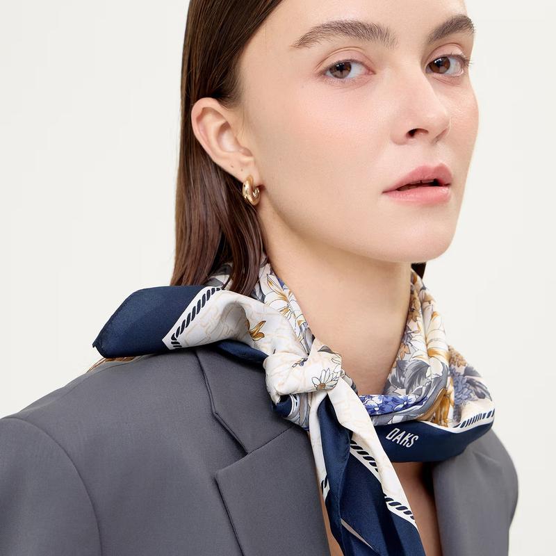 DCSC5F321N2 [シルク100%]ネイビーウィンターフラワーシルクスカーフ