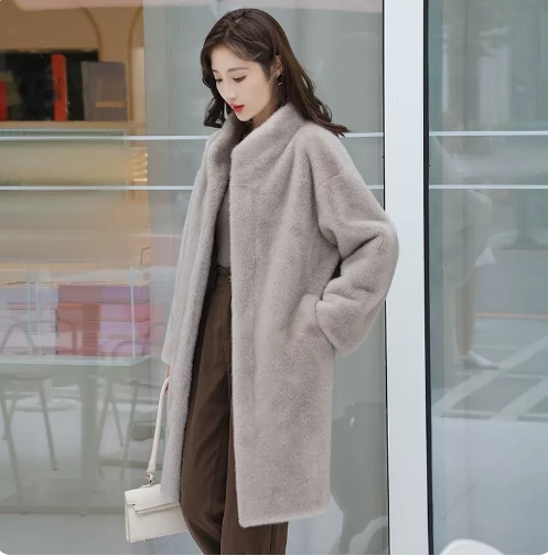 アウター コート ロングコート ロング丈 毛皮 長袖 前開き ボタン ポケット もこもこ かわいい 大人可愛い きれいめ シンプル 上品 おしゃれ かっこいい レトロ ラフ ルーズ こなれ感 個性的