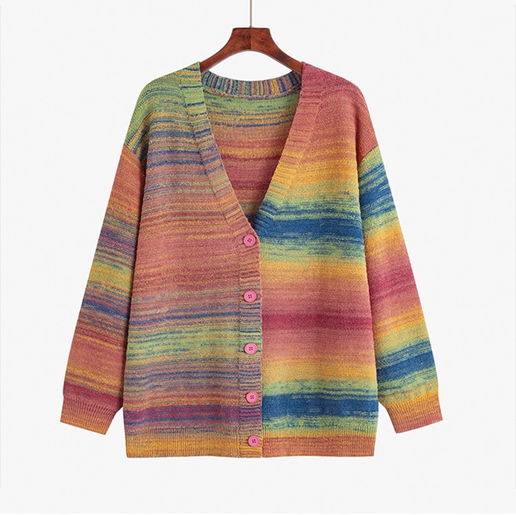 カラーグラデーションが綺麗なトップス