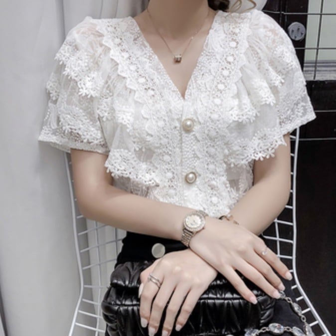 トップス デート シャツ ブラウス カットソー かわいい 大人可愛い きれいめ シンプル カジュアル Vネック レース 刺繡　半袖 パールボタン エレガント ホワイト アプリコット 休日 旅行 XL