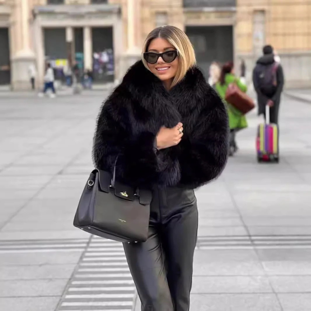 女性用の毛皮コートヨーロッパとアメリカのショートフォックスファーコートファッショナブルで暖かいの毛皮の豪華な婦人服