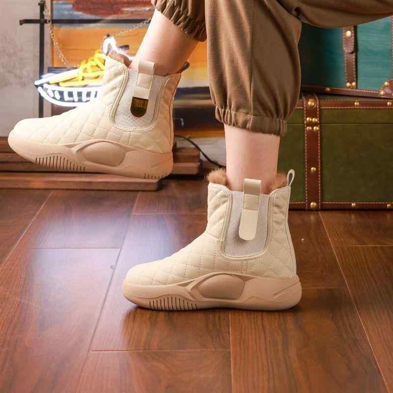 激安新入荷人気ショートブーツ キルティング風 ブーツ かわいい ショート丈 ミドル丈 レディース 黒 白 裏起毛 内ボア 暖かい 個性的 おしゃれ 撥水 スノーブーツ 滑り止め 歩きやすい 厚底 無地