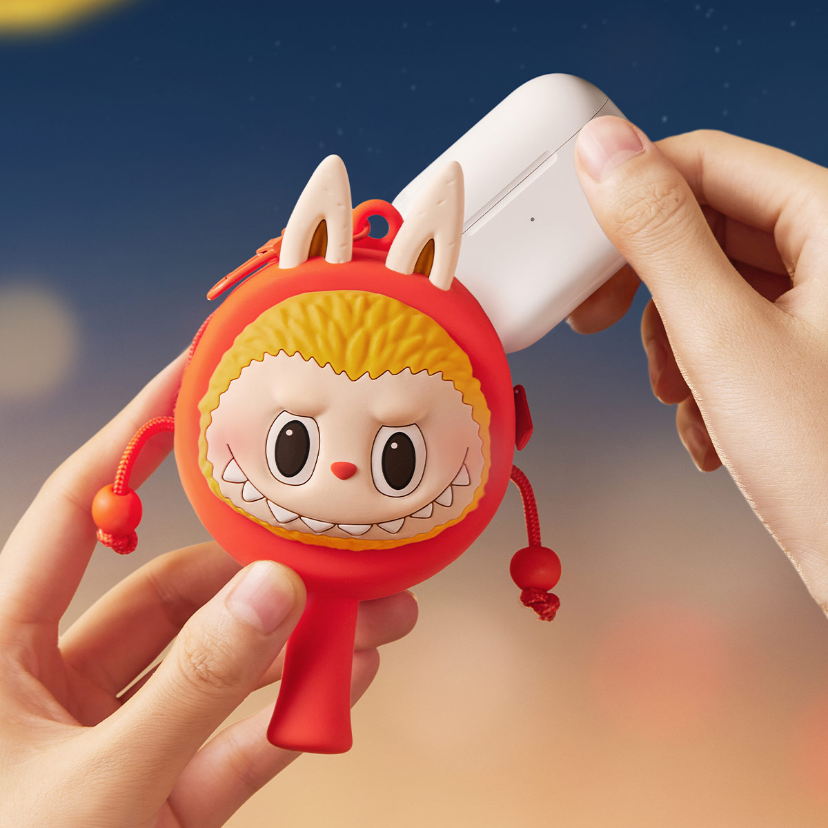 公式正規品POP MART LABUBU THE MONSTERS Rattle-drum Earphone Case イヤホンケース ヘッドホン収納ボックス 収納袋 小銭入れ ヘッドホン充電ケーブル