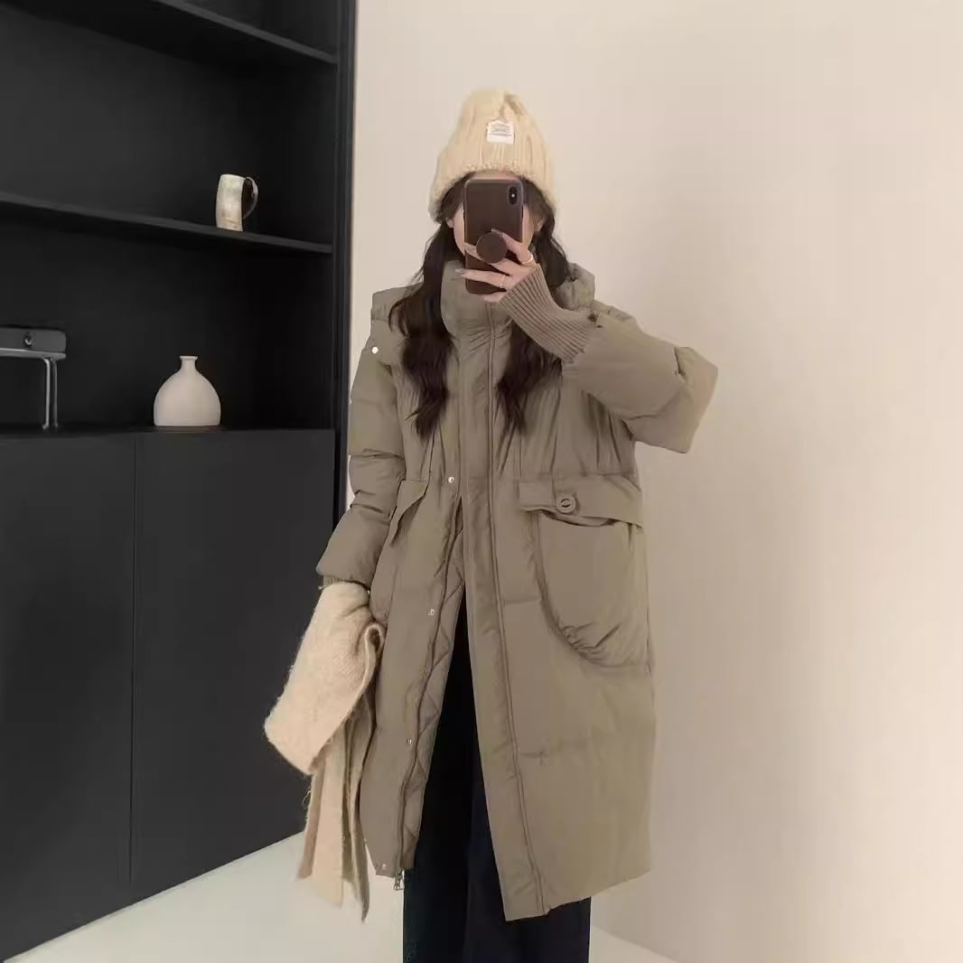 2025 オフシーズンの新しい韓国スタイルのルーズフード付きミッドレングスホワイトダックダウンジャケット女性用膝上厚く暖かいジャケット