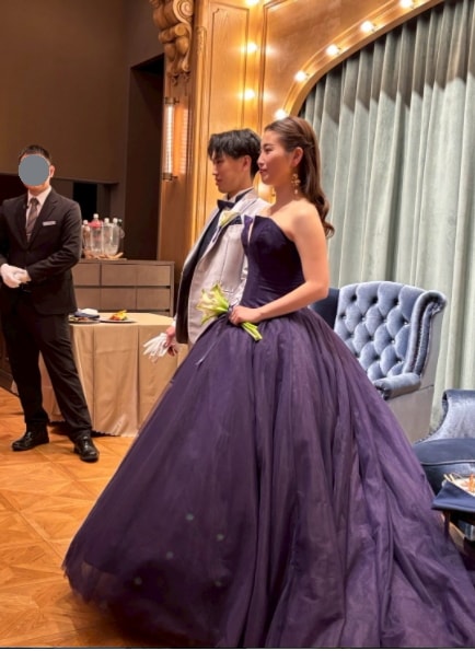 実例写真！カラードレス ネイビー ベアトップ プリンセスライン シアーな美しさ チュールスカート 二次会 披露宴