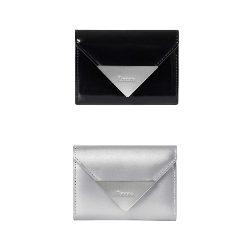 LACQUER Triangle wallet