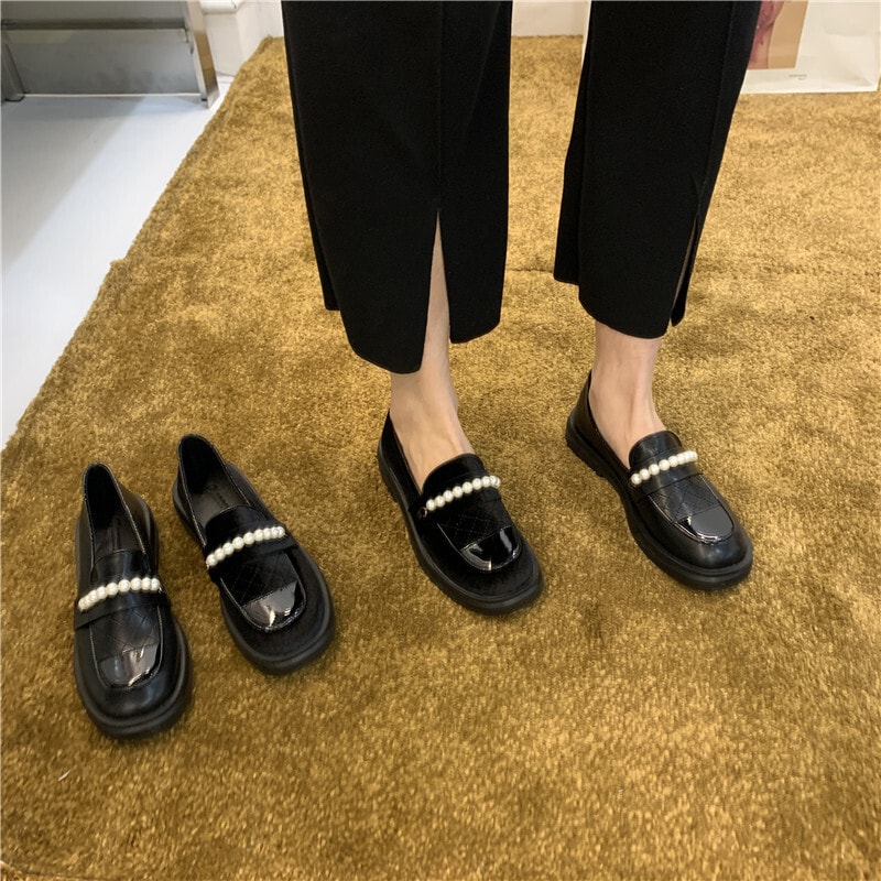 春秋学生真珠ラッカースキンローファーシングルシューズ シューズ 靴 レディースシューズ ローファー 革靴 3cmヒール ラウンドトゥ かわいい 大人可愛い きれいめ シンプル カジュアル 上品 5,724円