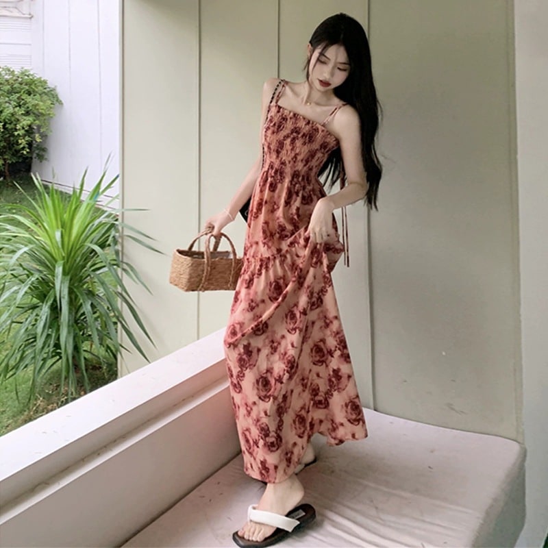 フランスの花柄サスペンダードレス女性用2025年夏新デザインウエストファッショナブルストラップミドル丈スカート