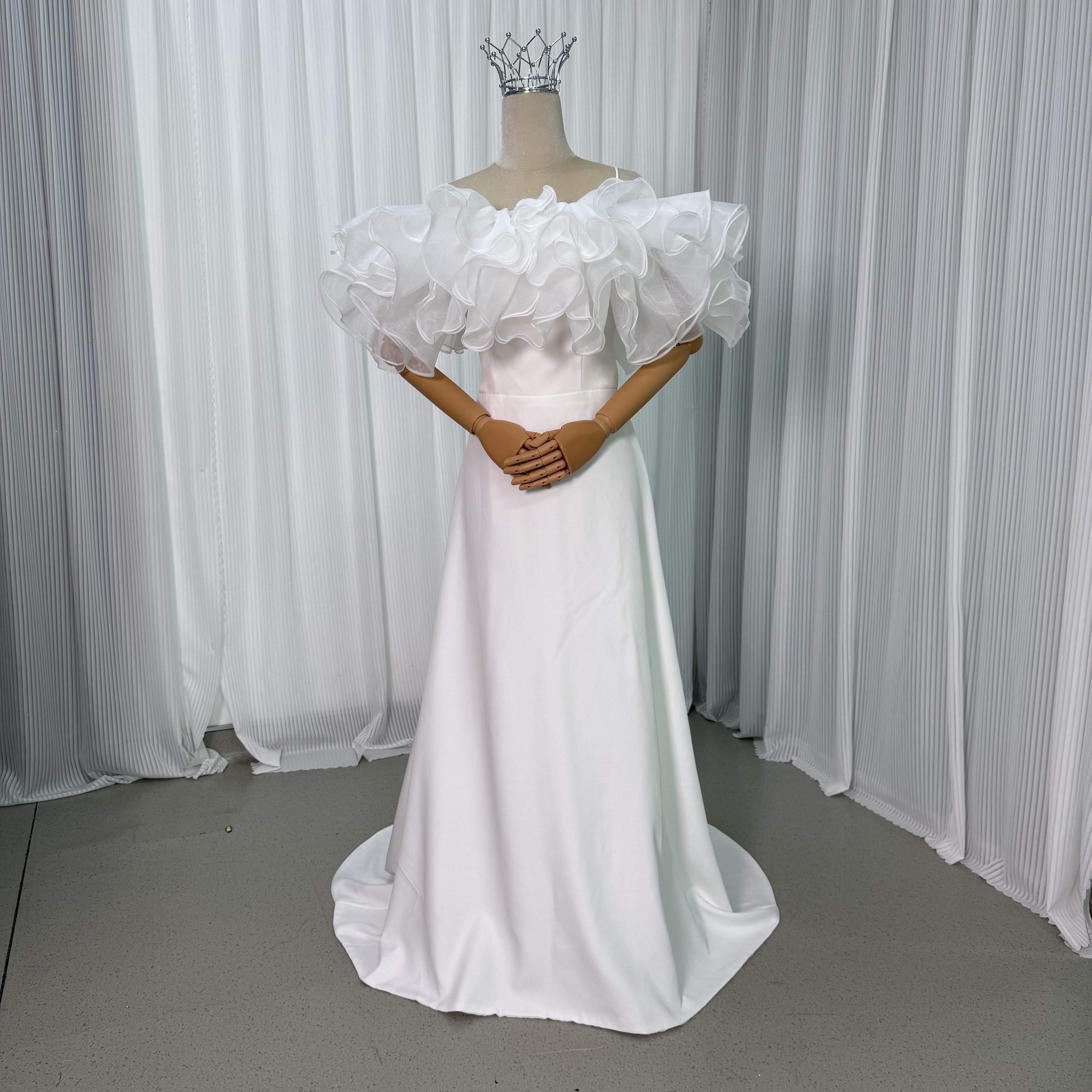 ウエディングドレス オフショルダー キャミソール クレープ生地 スレンダーライン 結婚式