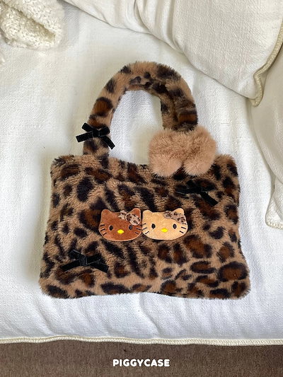 Qoo10] ぬいぐるみヒョウ柄キティちゃんハンドバッ : バッグ・雑貨