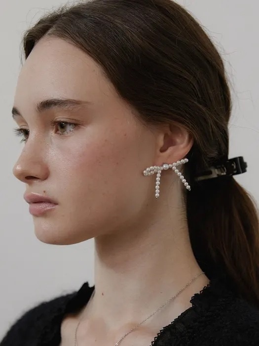 LOVE ME MONSTER Minimal Pearl Ribbon Earrings 韓国コスメ 韓国ブランド レディースファッション アクセサリー ピアス 指輪 韓国人気 アイドル