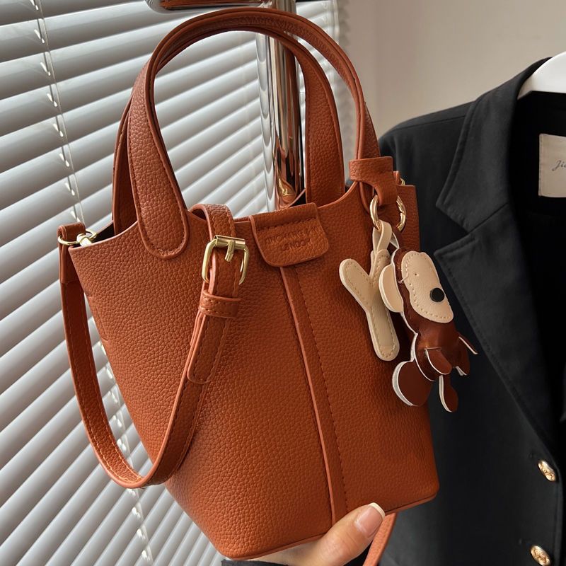 即納 トートバッグ ニッチデザイン レトロ デザイン 高級感 水筒ポーチ 質感 百掛け おしゃれ 流行り ハンドバッグ 斜め掛けバッグ ショルダーバッグ 母の日 バックパック 4,748円