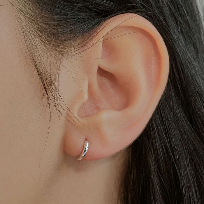tiny one-touch earring 2色 おしゃれ ピアス 韓国芸能人着用 韓国ファッション