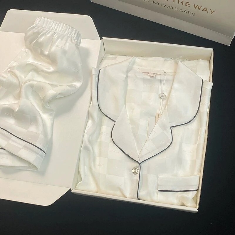納期3週間程:女性用シルクプリントパジャマセット,チェック柄,ショートパンツ,パジャマ,サテンネグリジェ,ラウンジウェア,夏,新品,2個