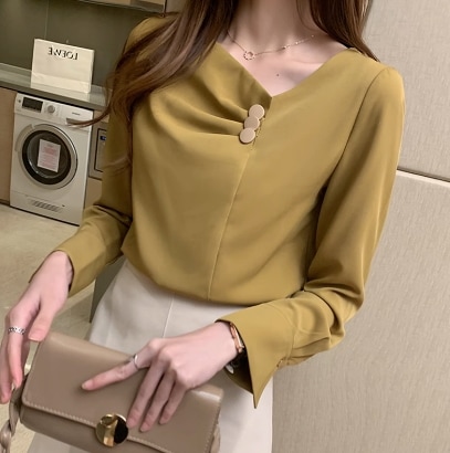 レディース トップス 長袖 Vネック アシンメントリー ボタン 大人可愛い きれいめ 上品 おしゃれ 個性的 エレガント 主役級 存在感 無地 春 秋 ママ 10代 20代 30代 40代 アラサー