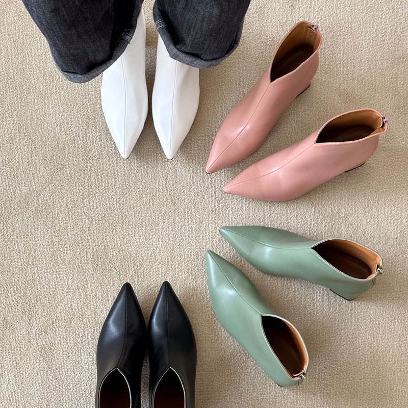 4color バックファスナー付きで履き脱ぎ楽ちん シンプル, ベーシックな雰囲気の 無地 Vカット 7cmヒール．太めヒール ポインテッドトゥ デイリー ショートブーツ．アンクルブーツ