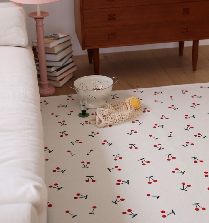 [the frigg] チェリーコア 短毛 四季 ラグ