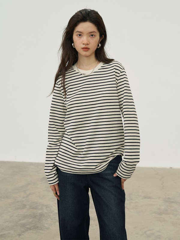 オモント エッグタルト ラウンドネック コントラストストライプ Tシャツ 秋 新作 ゆったり カジュアル レイヤード 長袖 トップス レディース