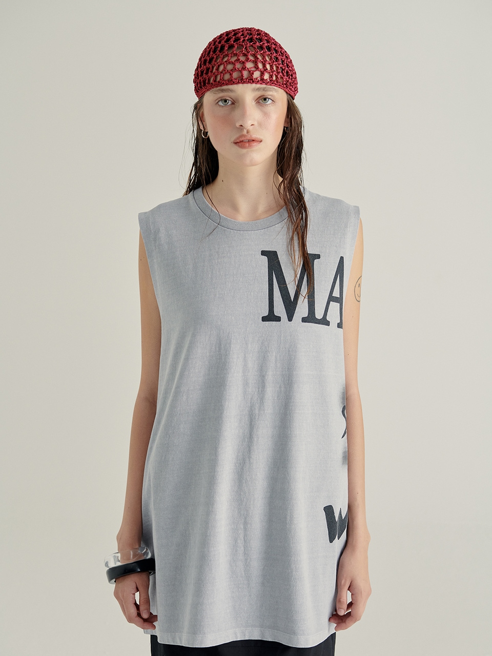 【MARGESHERWOOD】 23 BOXY-FIT SLIT SLEEVELESS T-SHIRT : LIGHT GREY