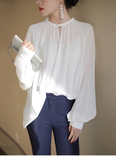 トップス シャツ ブラウス 白シャツ 白トップス 袖あり 長袖 ボリューム袖 シフォン かわいい 大人可愛い きれいめ シンプル カジュアル 大人 上品 おしゃれ お洒落 かっこいい レトロ 大人女子