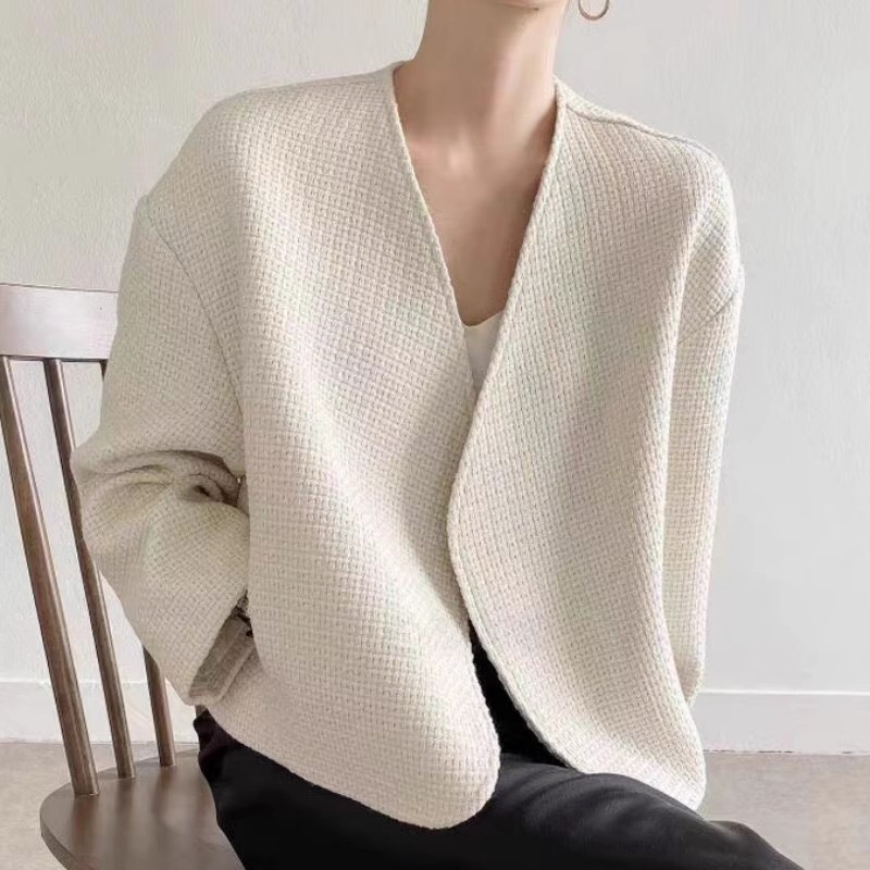 レディース ジャケット 羽織 ミドル丈 ノーカラー ワイド ストレート 前開き ボタン 薄手 大人可愛い きれいめ シンプル おしゃれ こなれ感 個性的 主役級 存在感 抜け感 都会的 クラシカル