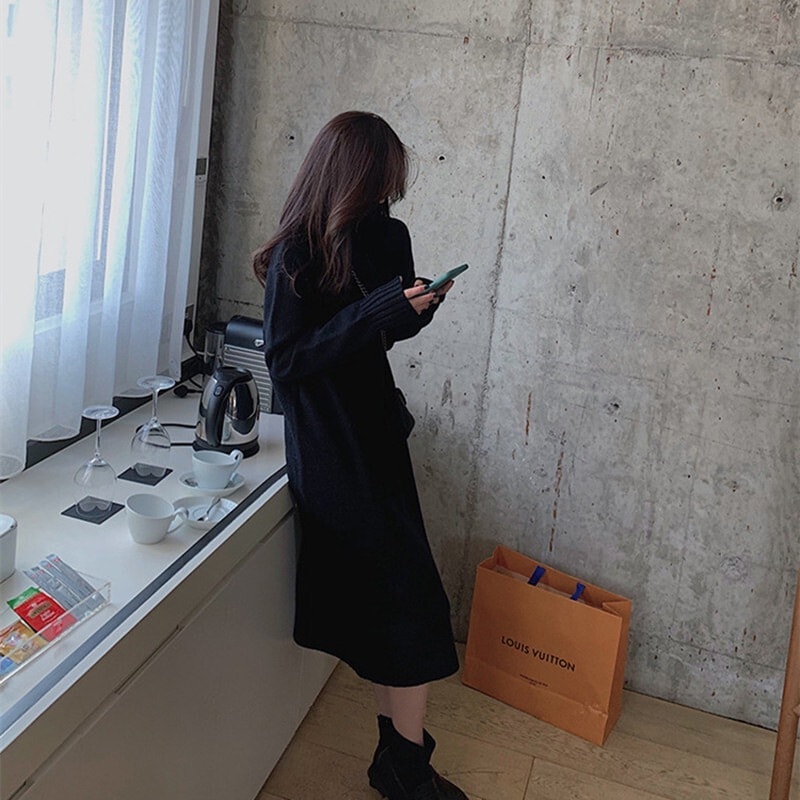 ワンピース ニットソー セーター ニットワンピース 膝下 ミモレ ミモレ丈 長袖 ドロップショルダー 萌袖 ハイネック タートルネック ストレート Iライン 伸縮性 ニット かわいい 大人可愛い