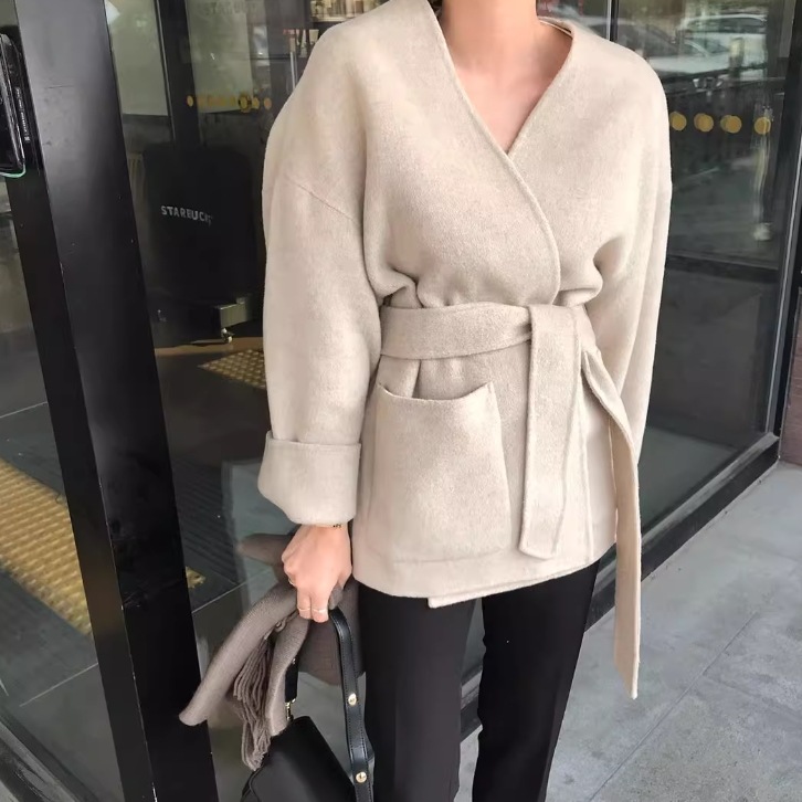 レディース アウター ジャケット ウール ミディアム 長袖 袖あり Vネック 襟なし ベルト ポケット 前開き かわいい 大人可愛い シンプル 上品 おしゃれ かっこいい こなれ感 ラフ 都会的 無地