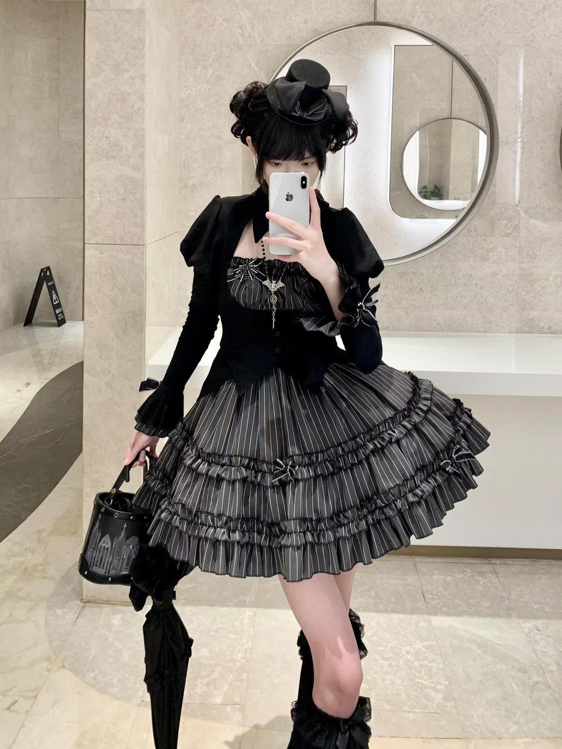 ダーク少女 ハロウィン ロリータ ツーインワン パッチワーク フレアスリーブトップス ストライプスカート 雰囲気セット アイドル衣装 ロリータ