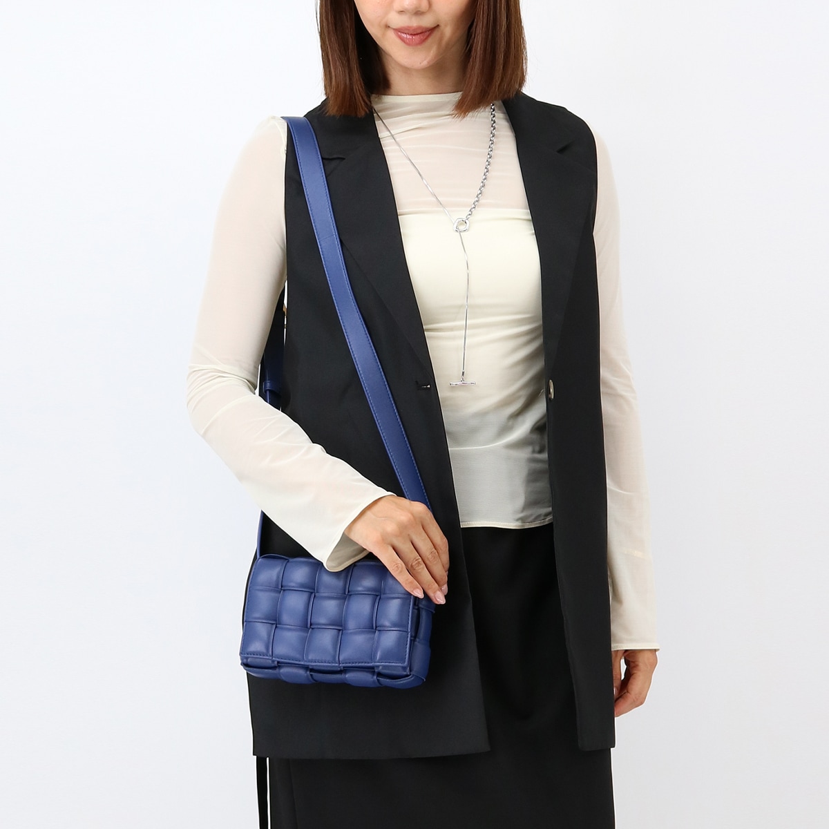 717506VCQR1 レディースショルダーバッグ スモール パデッド ロゴ マキシイントレ レザー ポシェット 斜め掛け ポシェット クロスボディ