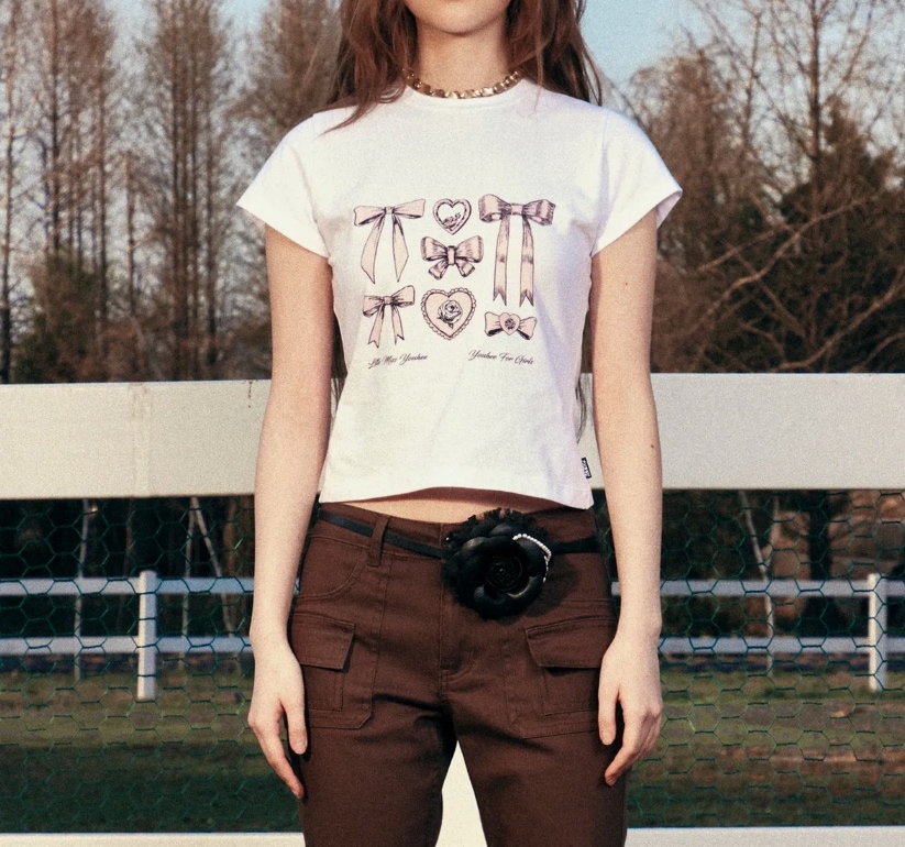 RIBBON GRAPHIC CROP T-SHIRTS