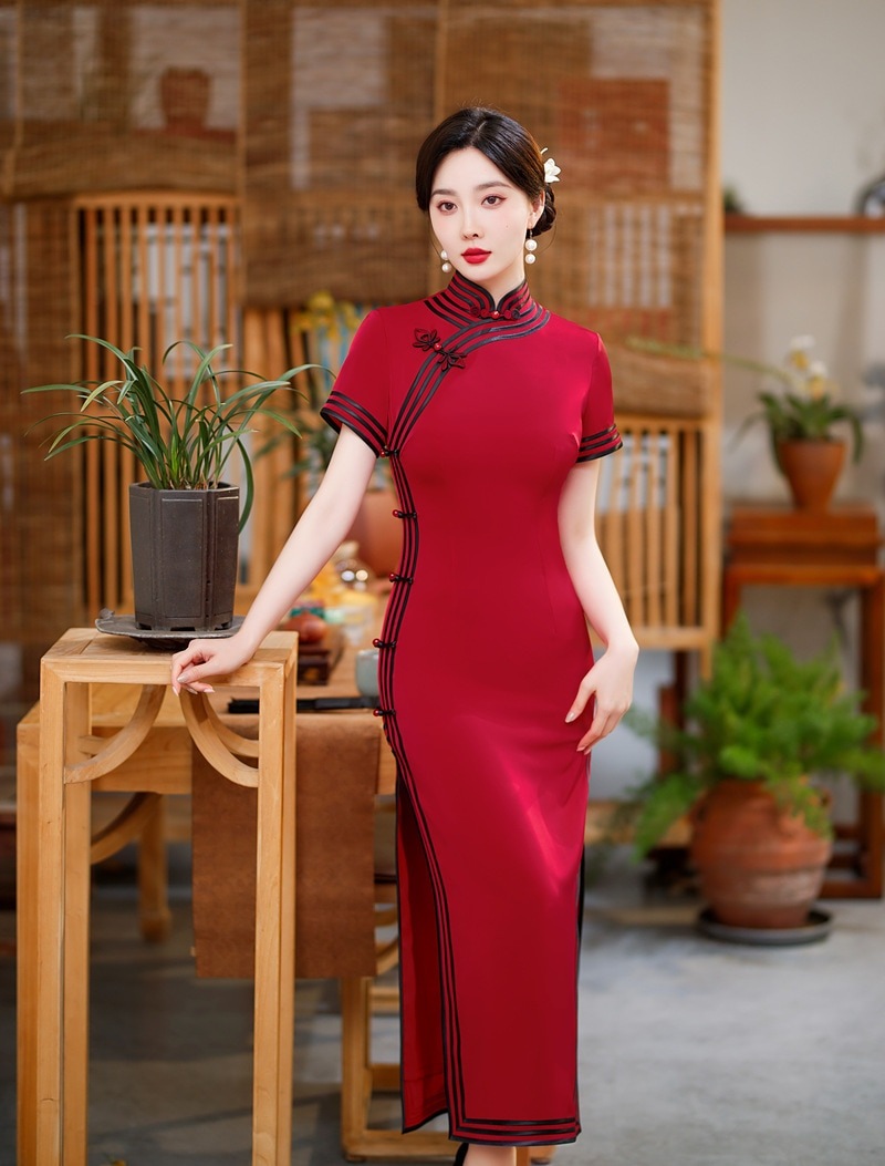 ワンピースドレスドレス結婚式の服チョンサム女性2025ママを着る赤い改良チョンサム気質大規模なサイズのドレススカート