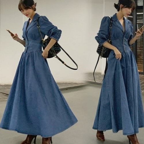 2020年秋　冬　デニム シャツ ウエスト コルセット デザイン シェイプ フレア ロングワンピース　デニムシャツのロングワンピース　ウエスト部分がコルセットのデザイン　スカートがフレアになっているの
