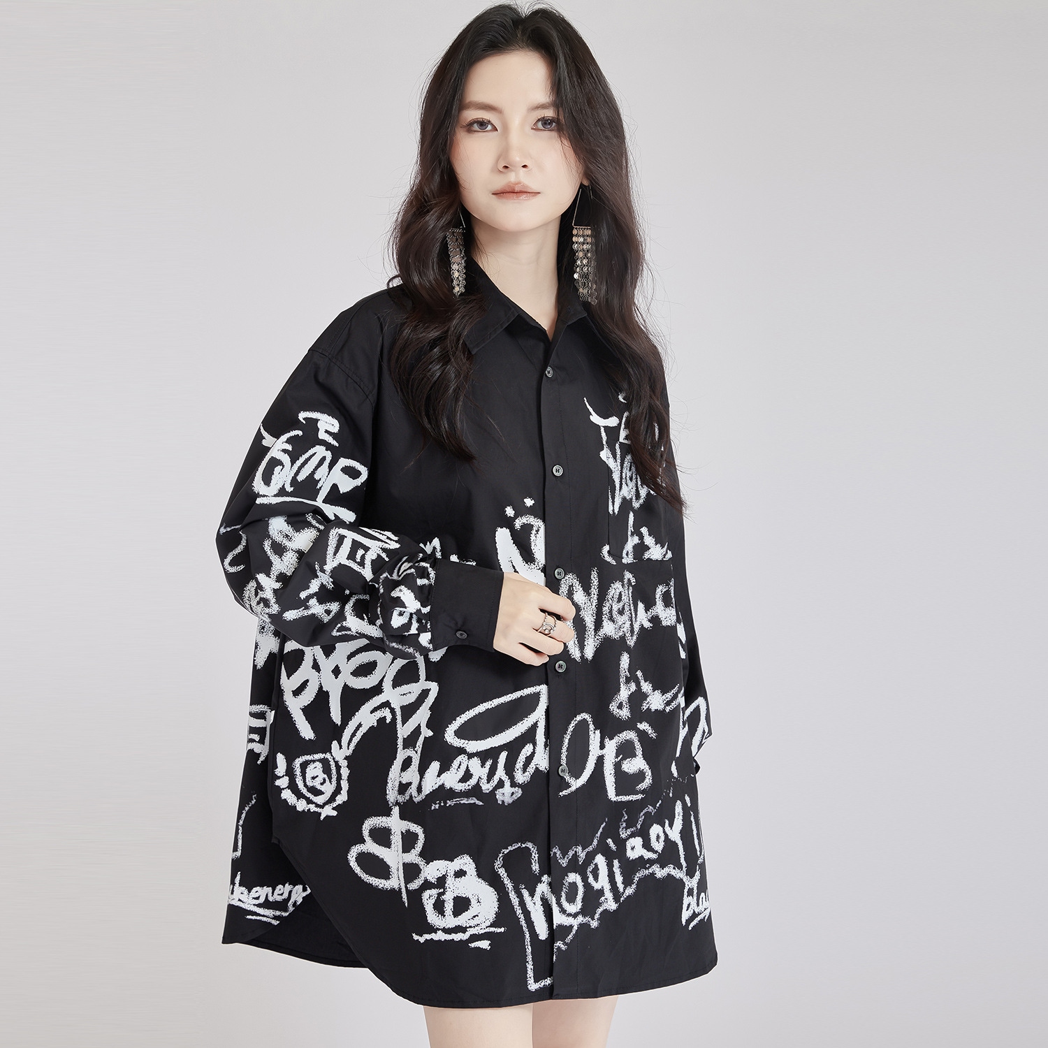 可愛いプリントシャツの上着2025春服の新型洒落上着大きいサイズ 着痩せ長袖ブラウス