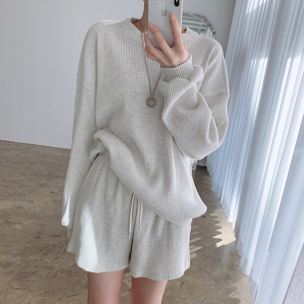 セットアップ 長袖 春 夏 秋 冬 カジュアル かわいい ルームウェア ショートパンツ ショート ショート丈 膝上 ミモレ ミモレ丈 ぽわん袖 キャンディスリーブ 萌袖 Uネック ラウンドネック BI