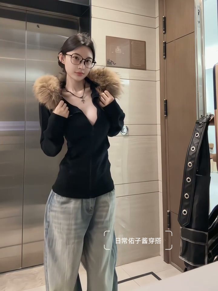 アメリカンスタイルの甘くてスパイシーな女の子のファーカラーパッチワークフード付きスウェットシャツレディーススリムフィットショートカーディガンジャケット