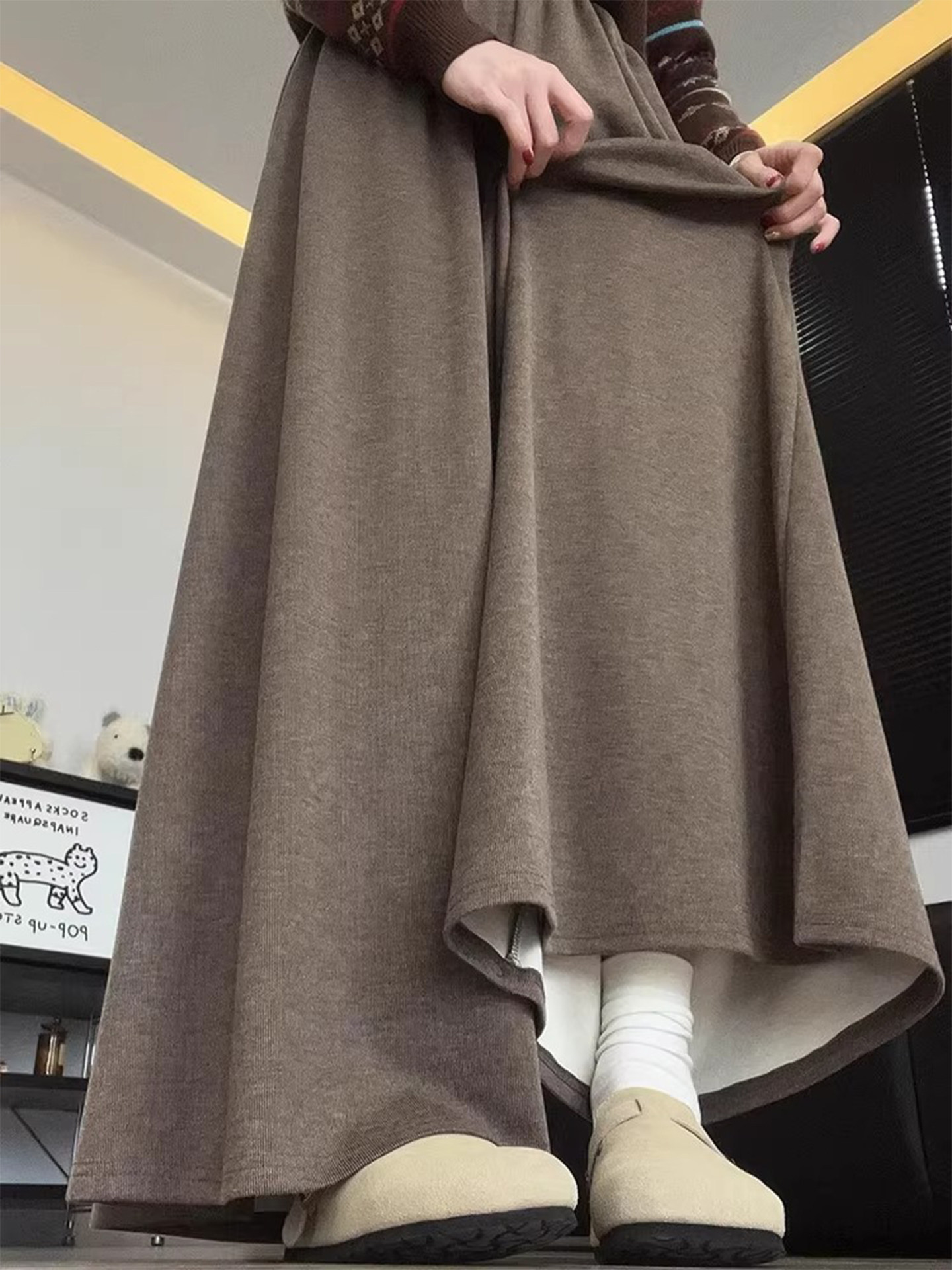 （ライトなし） ぽっちゃりさん向け150kgリラックス感のあるカフェオレ色のニットワイドレッグパンツ着痩せ効果のある大きいサイズドレープ感のある柔らかなカジュアルパンツ小柄な方向け