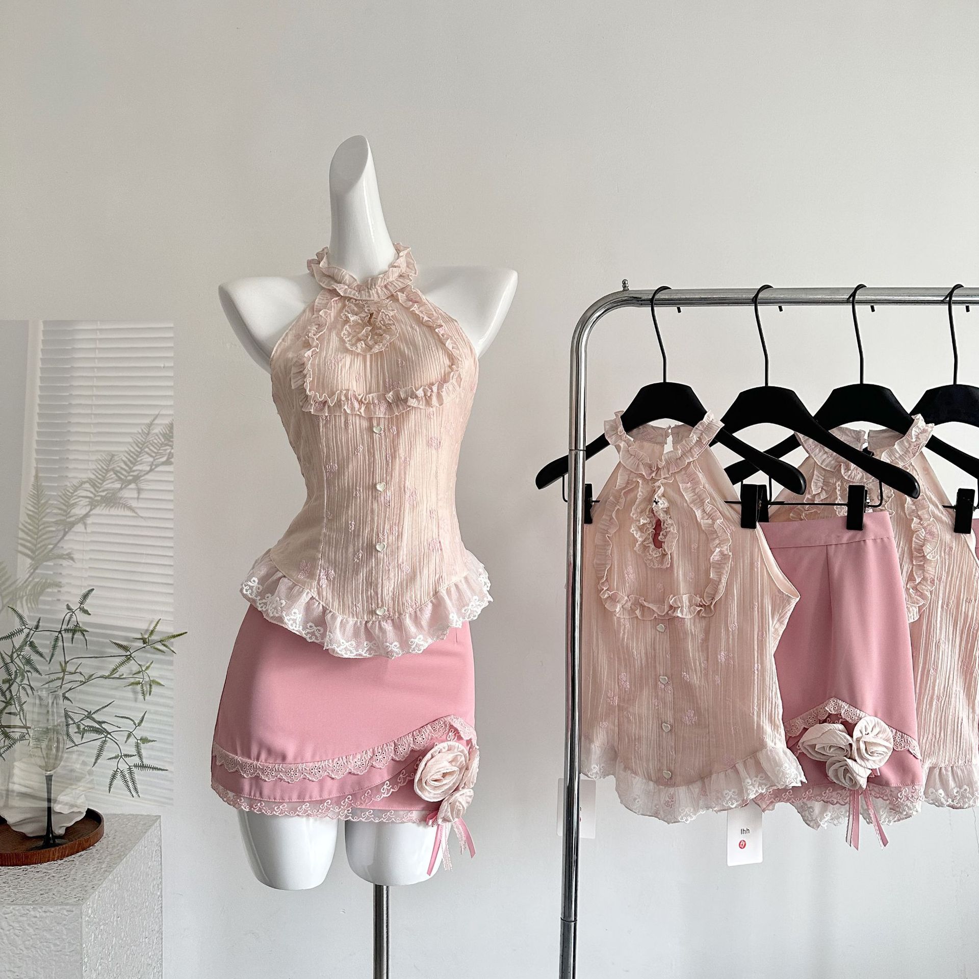 【急速出荷】瑞茜薔薇物語おしゃれなカン肩ノースリーブレース首掛け襟上着プリーツワンピースセット 5,461円