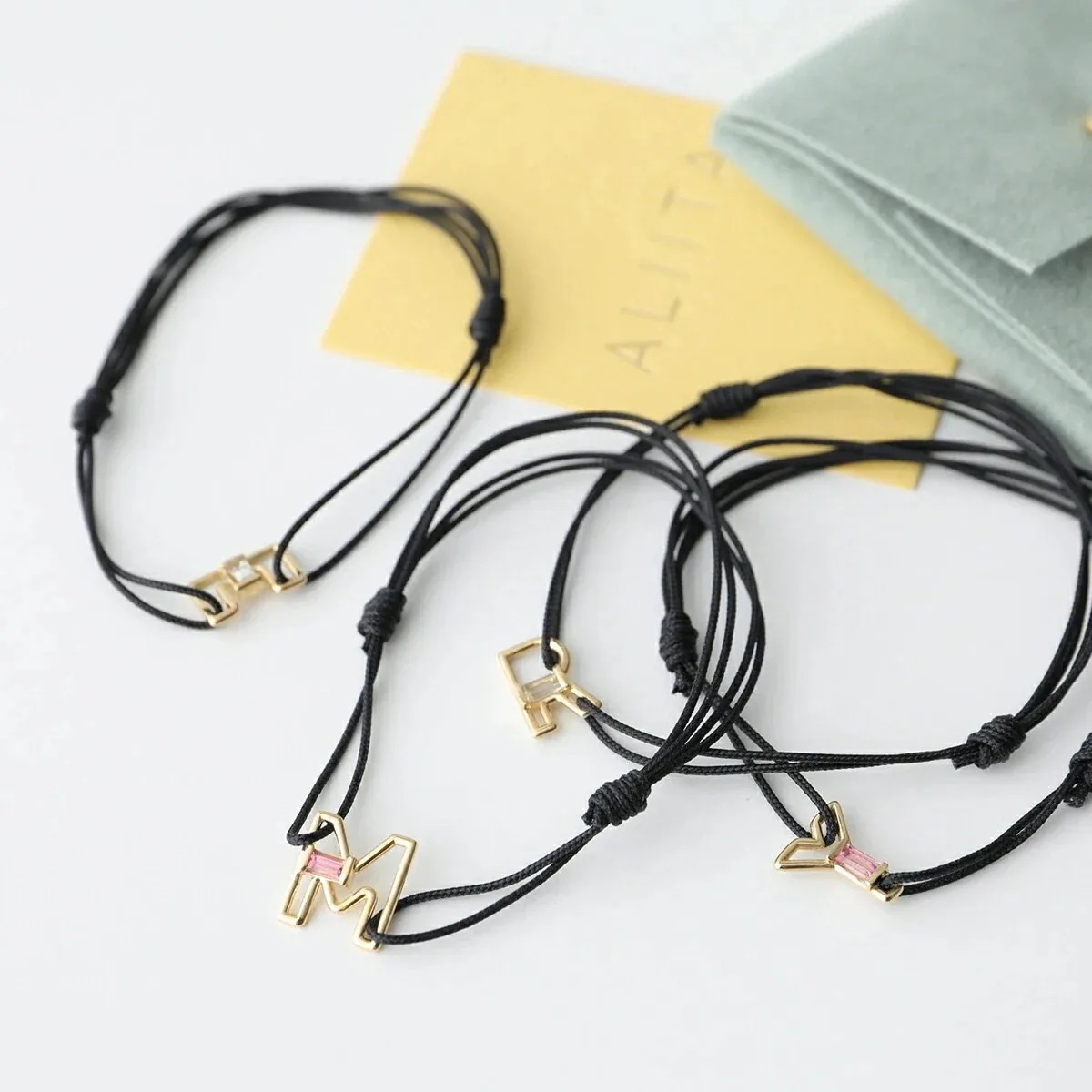 ALIITA アリータ ブレスレット LETRA CORD BRACELET レディース イニシャル アルファベット コード アクセサリー カラー9色