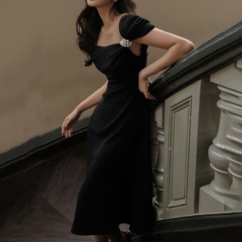 【即納】ワンピース ドレス オルチャン 韓国ドレス 可愛い 無地 スクエアネック 春 夏 半袖 ロング丈 ミモレ丈 パール くびれ モノトーン シンプル タイトめ きれいめ おしゃれ 上品 大人 フォ