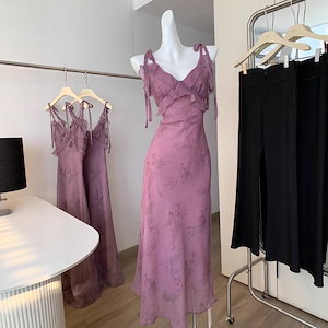 2025気品の女神リゾート風ワンピース女夏のフレンチデザイン修身紫のロングスカート