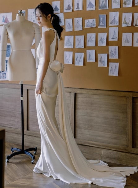 ウェディングドレス ホルターネック 背中見せ バックリボン 優雅なシルエット 結婚式